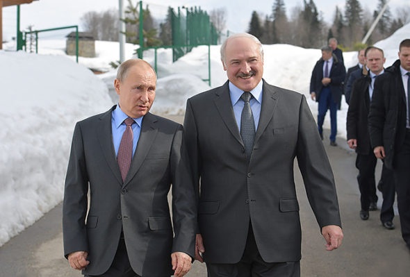 Groźba wojny uprawdopodabnia nowe sankcje USA wobec Nord Stream 2, a ubezpieczyciele już się boją | Białoruś dostała tańszy gaz, ale zmieni konstytucję i przyjmie rubla