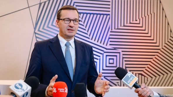 Polska zbiera koalicję w Unii, by ochrona klimatu nie przynosiła rekordów cen energii | Zielona minister mówi twardo o Nord Stream 2. Kanclerz bardziej miękko